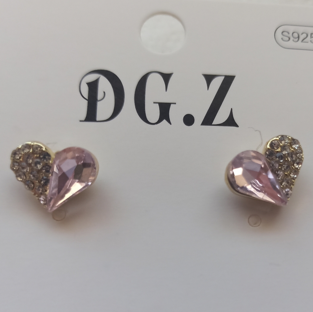 Brand new Rhinestone small heart  ❤️ woman stud earring.